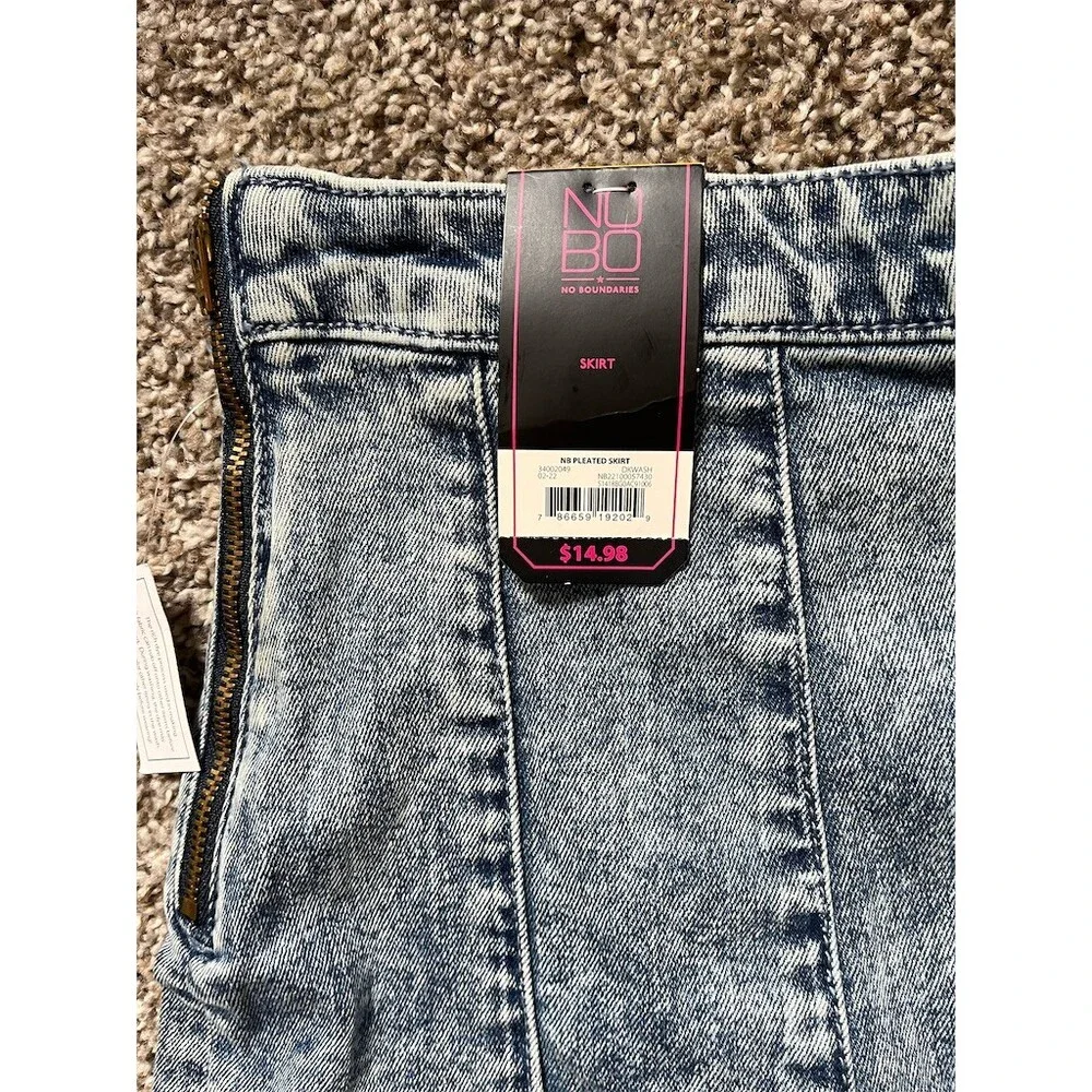 No Boundaries Pleated Acid Wash Denim Mini Skirt Juniors Size 11 Blue - Picture 2 of 4